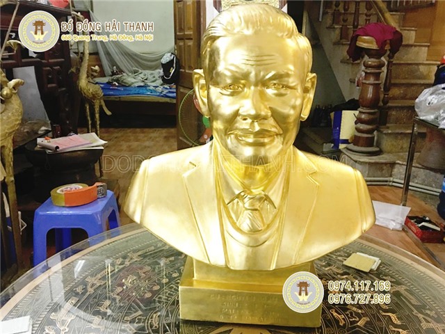 Đúc tượng chân dung bằng đồng, dát vàng theo yêu cầu