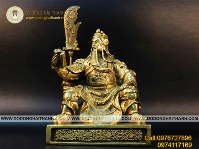 Tượng quan công bằng đồng ngồi đọc sách
