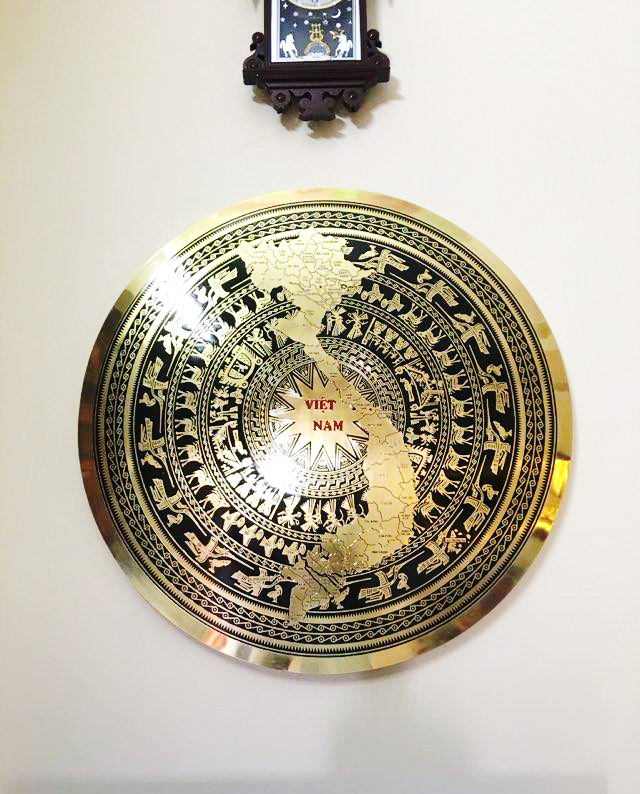 mặt trống đồng trang trí phòng khách